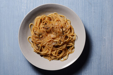 玉ねぎと塩昆布の和風パスタ