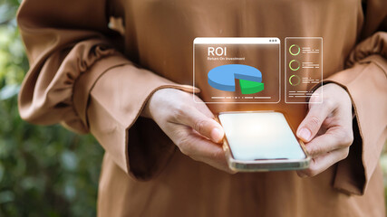 Mobile ROI Dashboard – Fintech Analytics with Pie Chart