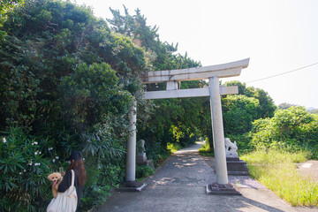 岬にある石室神社の鳥居。
静岡県伊豆半島賀茂郡南伊豆町中木ヒリゾ浜、石廊崎オーシャンパーク-2025年
