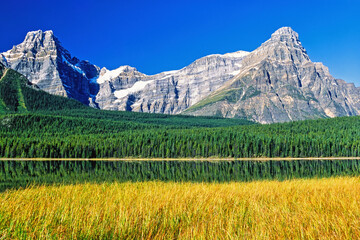 Scenic view at a lake with high mountain peaks in the Canadian rockies
