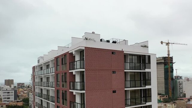 EDIFICIO RECI&Eacute;N CONSTRUIDO PARA VIVIENDA