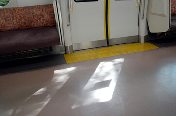 電車のドア