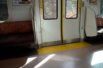 電車のドア