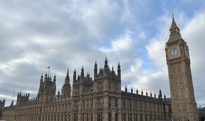Obraz premium Big Ben est la tour horloge du palais de Westminster, et un symbole de la ville de Londres et Le palais