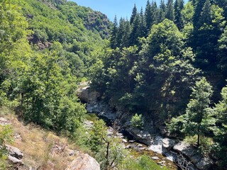 Entre Auvergne et Languedoc-Roussillon, le chemin de Stevenson relie le sud du Massif Central aux C&eacute;vennes profondes&hellip; Le GR&reg;70