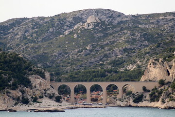 vue de Marseille et des calanques depuis la mer