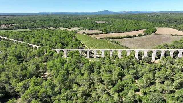 Photos a&eacute;rienne de l'aqueduc de Castries pr&egrave;s de Montpellier