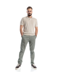 Fototapeta premium cool casual guy with glasses holding hands in pockets and standing