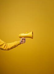 메가폰, 확성기, 스피커, 컨셉, 봄이 오는 소리, 나비, 노랑나비, 군중, 대중연설, 알리다, 크게 떠들다, 널리 알리다, 확장, 연설자, 세일하다, 응원, 도구, 연설도구