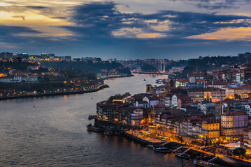 Obraz premium Sunset over Douro River and Porto and Vila Nova de Gaia cities, Portugal