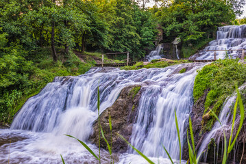 Obraz premium Dzhurynskyi waterfall near Nyrkiv village in region of Zalischyky, Ukraine