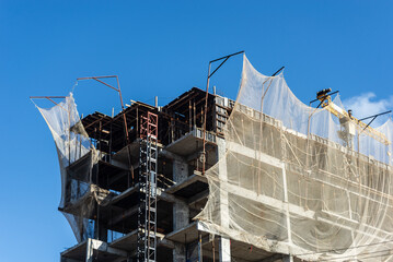 View from below of a residential building under construction in the Rio Vermelho neighborhood in the city of Salvador, Bahia.