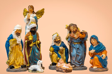 Portal de Bel&eacute;n con figuras pintadas a mano 