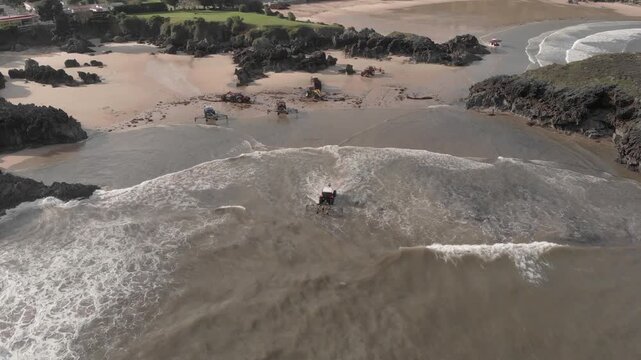 Recolecci&oacute;n de algas en costa Asturiana
