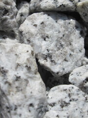 Zbliżenie na jasne granitowe kamienie