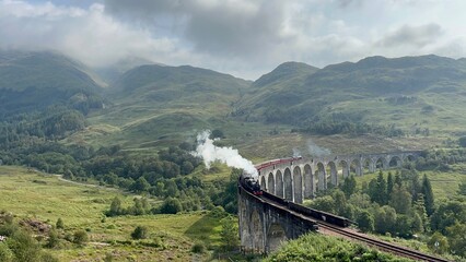 Jacobite Steam Train sur le viaduc de Glenfinnan  (Poudlard Express) 