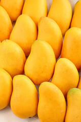 Fresh Tainong Mangoes from Hainan China - Golden Tropical Fruit Collection