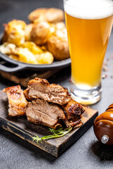 Grilled pork ribs with beer and potatoes