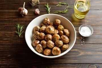 Roasted baby potatoes with olive oil, garlic and herbs