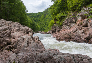 Obraz premium canyon of the mountain river in the summer, walking along the rocky shore