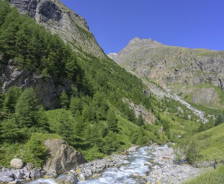 Romanche valley with river of the same name, Villar-d'Ar&ecirc;ne, D&eacute;partement Hautes-Alpes, France