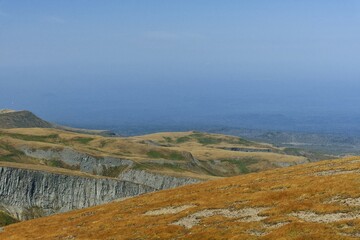 长白山地质奇观：自然的艺术与力量【The Geological Wonders of Changbai Mountain: Nature's Artistry and Power】