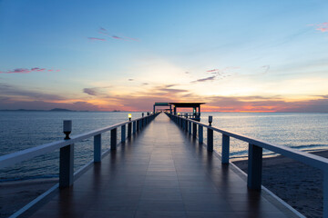 Obraz premium Seascape and building in Chonburi province, Thailand. Tile floor walkway at sunset. Represents tropical travel destination, relaxation, architecture with nature and scenic tourism background.