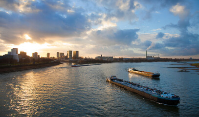 Naklejka premium Der Rhein in Düsseldorf 