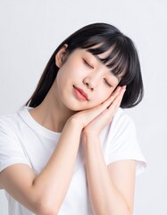Fototapeta premium 日本人,女性,10代,眠そう,シンプルな白い背景,Simple white background,Japanese,Female,Teens,Sleepy