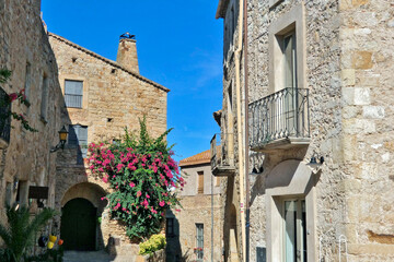 Citée médiévale de Pals sur la Costa Brava en Espagne (Eglise de San Pere, Torre de les Hores, ...)