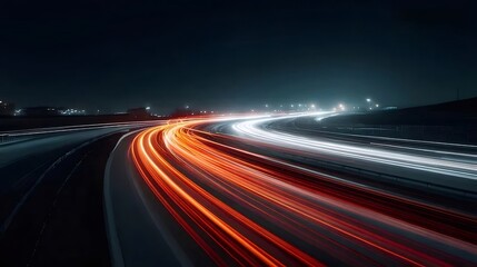 高速道路の夜間走行の光跡が美しい都市景観