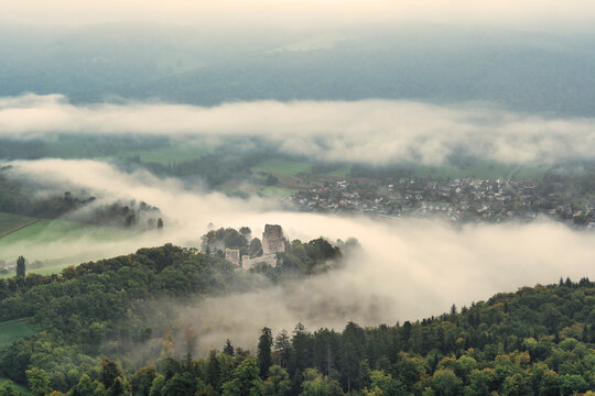 Schweiz, Eggflue, Nenzlingen, Pfeffingen, Baselland, Baselbiet, Nebelmeer, Nebel, Januarmorgen, Morgenstimmung, Ruine, Ruine Pfeffingen