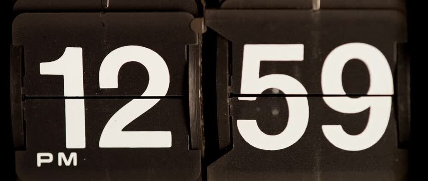 4K Flip Clock: 1 PM Time Display