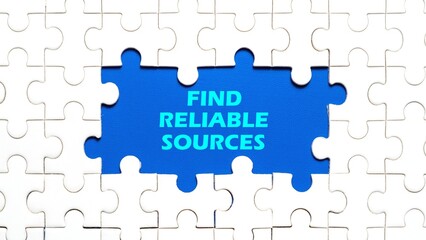 Fototapeta premium FIND RELIABLE SOURCES writing concept in the middle of the puzzle with a blue background.