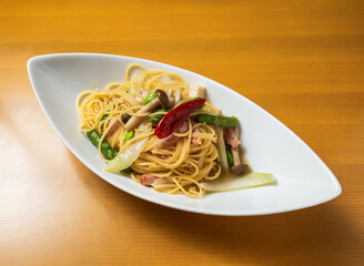 Spaghetti Peperoncino with Bacon, Mushrooms, and Fresh Vegetables in bowl side view of japanese food
