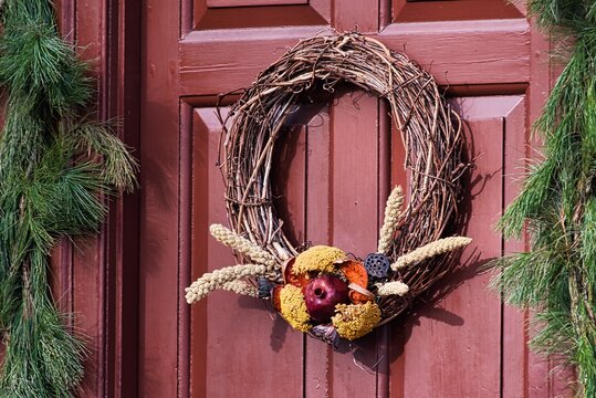 Beautiful holiday wreath made with natural materials.