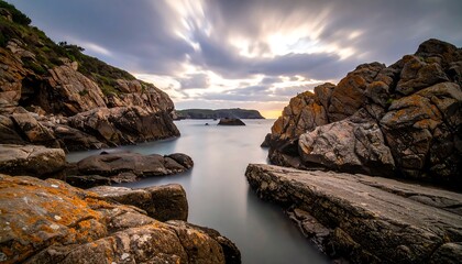 Obraz premium Dramatic coastal scene at sunrise