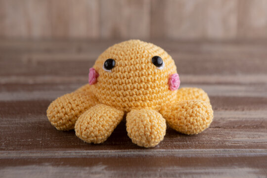 Pulpo amarillo amigurumi