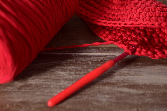 Hilo rojo de crochet