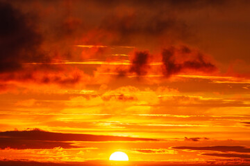 dettaglio del cielo infuocato dal tramonto