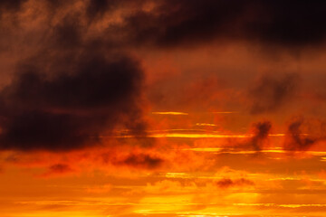 dettaglio del cielo infuocato dal tramonto
