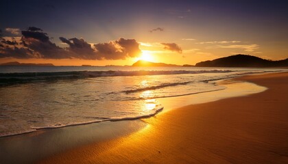 Obraz premium Golden Sunset Over A Tranquil Beach
