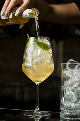 preparazione cocktail 