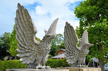 豊橋市公会堂の鷲モニュメント