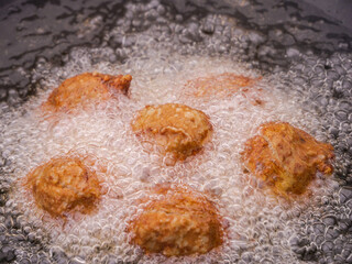 Yangzhou Four Lions Head Meatballs Deep Frying in Oil - Traditional Chinese Cuisine Cooking