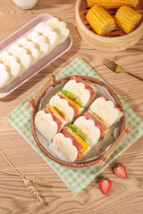 Bear Paw Sandwich Show - Cute Cartoon Animal-Shaped Food in Wicker Basket with Corn and Buns