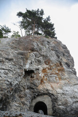 断崖とトンネル