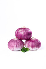 Fresh Purple Red Onions with Herbs Isolated on White Background - Shandong Yunnan Produce