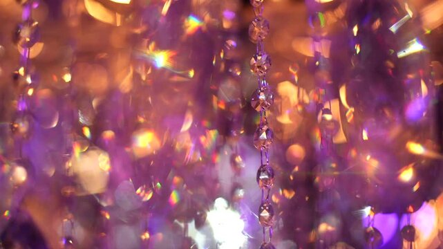 gotas de cristal colgante en desenfoque
