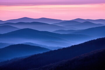 Fototapeta premium 山並み・紫がかった風景